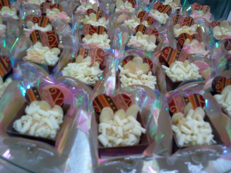 Caixinha de abacaxi e lâminas de amêndoas